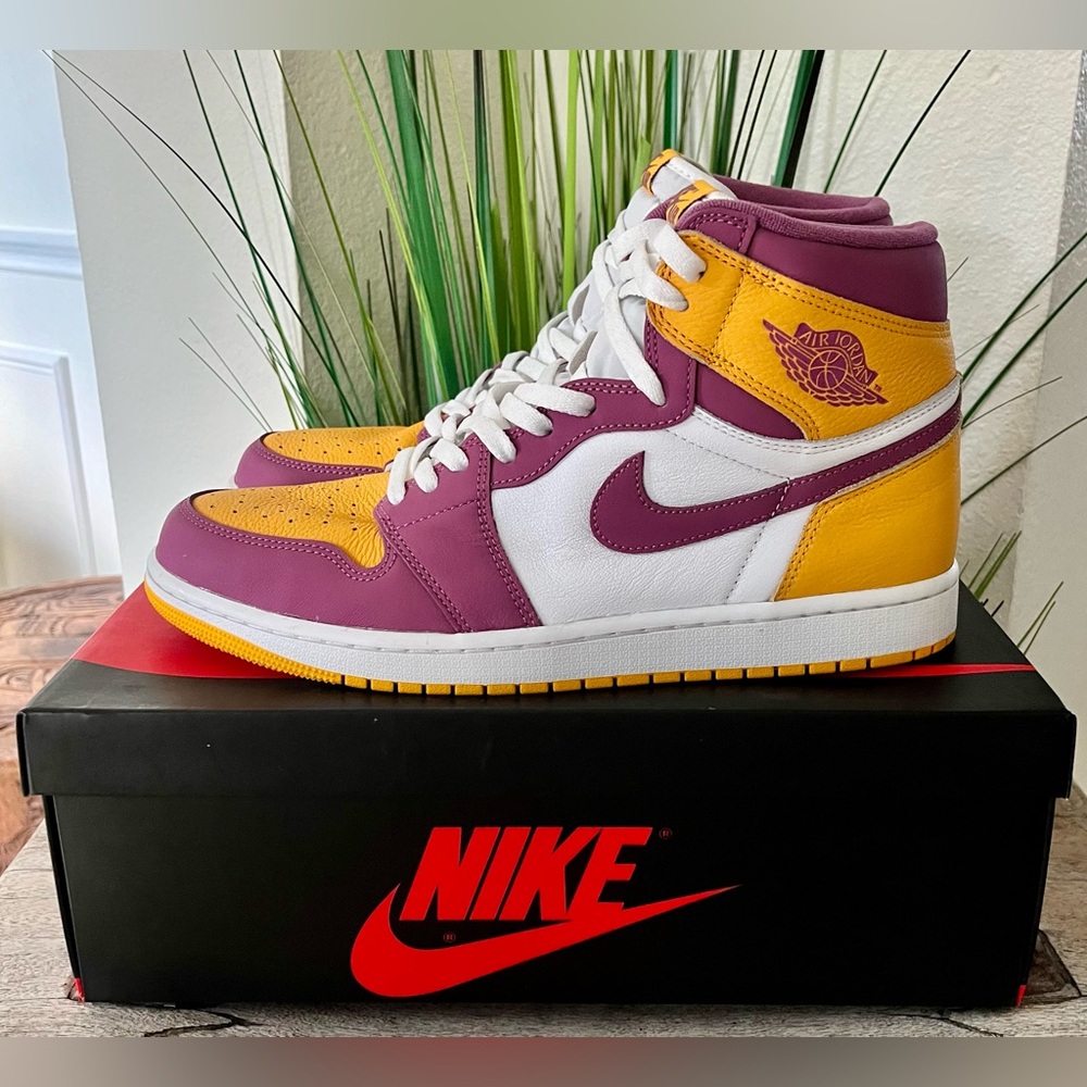 Air Jordan 1 Retro High OG Brotherhood Sneakers - Picture 3 of 8